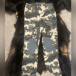 Kuiu Alpine pants in Vias